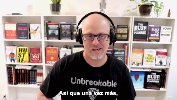 ダナイ・ガルシアのインスタグラム：「You can’t miss this episode with an author, mentor, certified training developer, and leadership expert  @terrywadethompson. LINK IN BIO or check out @danaygarciapodcast on Spotify and let me know what you think. 🎤🎙  It was awesome hearing Terry’s masterful concept, the Five Rights, that guides all of us towards success, he also outlines strategies for effective storytelling.🧡 Thank you Terry for the great chat. #podcast #herewego #community #comunidad #light #gracias #grateful #tvshow #treatyourself #seeds #graden #knowledge #growth #mindset #storytelling #stories #herwego #danaygarcia #podcast  Never forget the magic 🌱👑#queen」