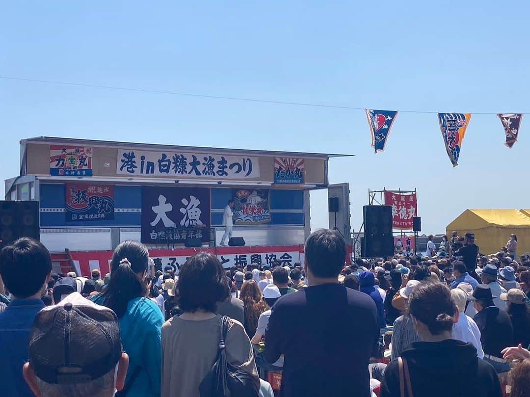原口あきまささんのインスタグラム写真 - (原口あきまさInstagram)「会場に足を運んで下さった人も、笑いも大量❗️ww  ビンゴの景品も大量‼️✨  でした‼️😁　感謝∞✨  まさに大漁まつり〜❗️  おじゃましました❗️🙇  #港in白糠大漁まつり　 #トラックステージ」6月25日 17時17分 - akimasa_haraguchi
