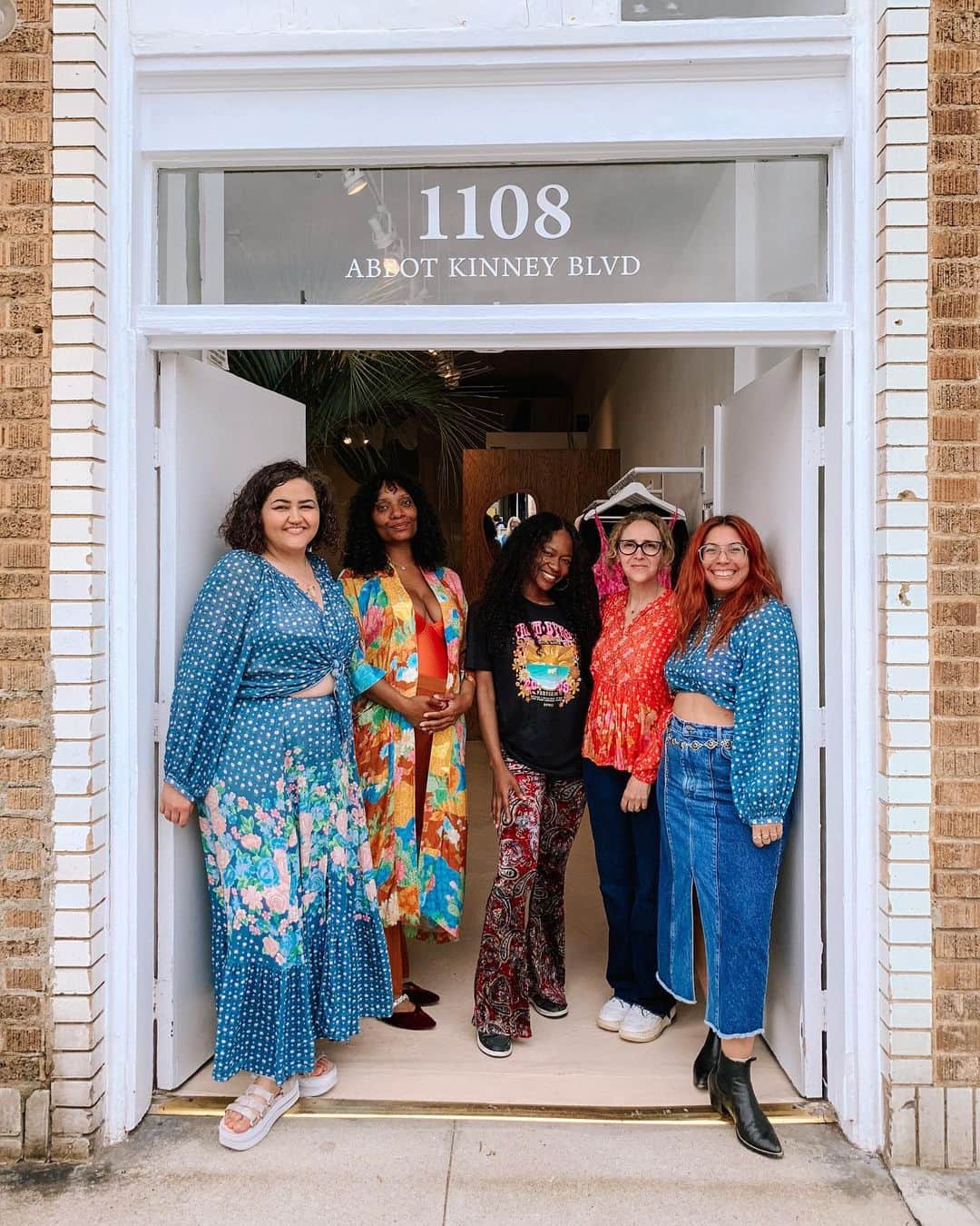SPELLのインスタグラム：「Blogged: Meet the Venice Team 🌴 with some familiar and new faces filling out Venice Pop-Up {hello HQ team all the way from Byron Bay}, we asked our Venice team a few questions to gain insight into their world ~ visit our website to read the blog 📖」