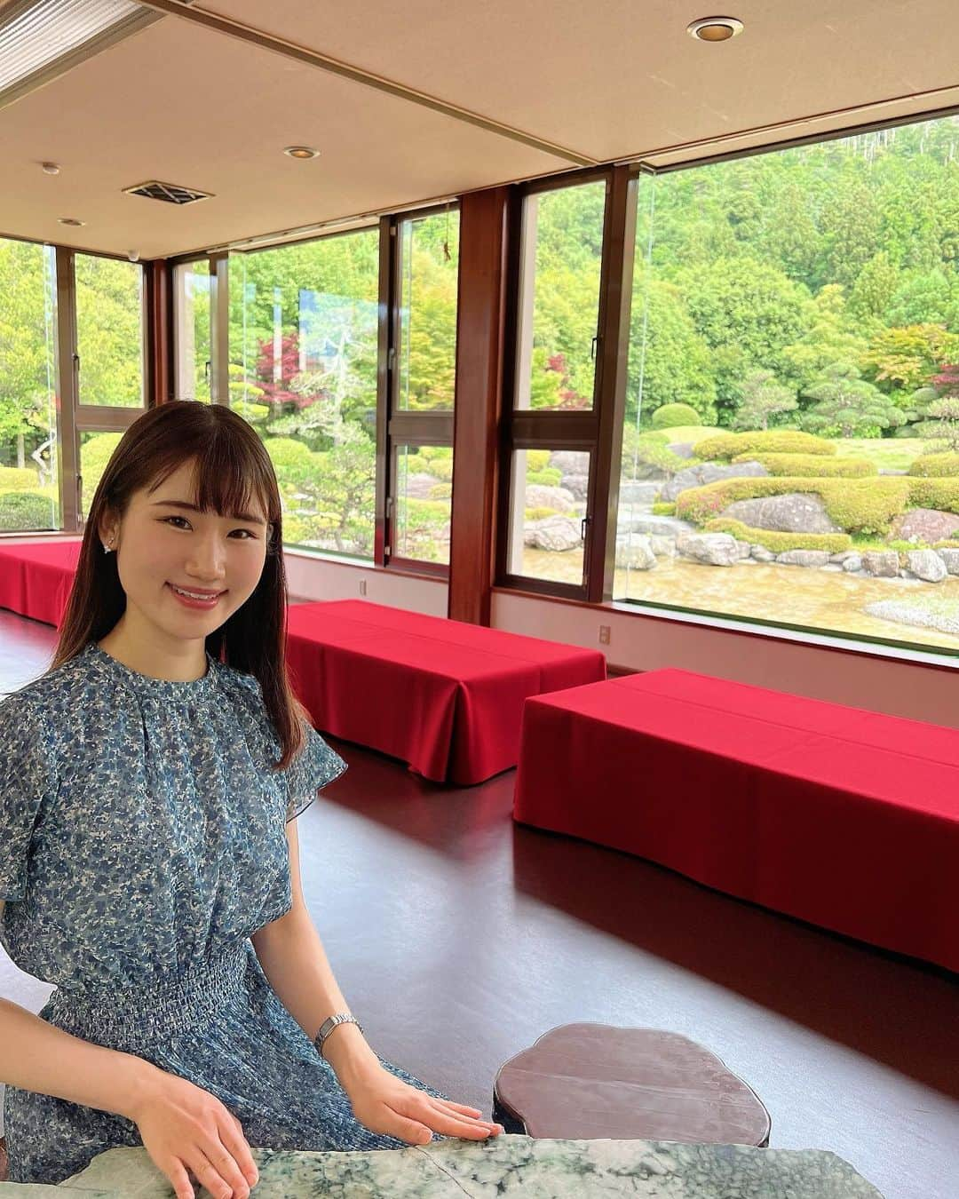 横山天音さんのインスタグラム写真 - (横山天音Instagram)「ごきげんよう。 素敵な美術館に行ってきたのよ🍃 美しい庭園に翡翠のテーブル✨ バタバタ茶も頂いたわ🍵  #玉翠園と#翡翠園  #谷村美術館#庭園#新潟#糸魚川 #糸魚川翡翠」6月25日 17時39分 - amagon5546