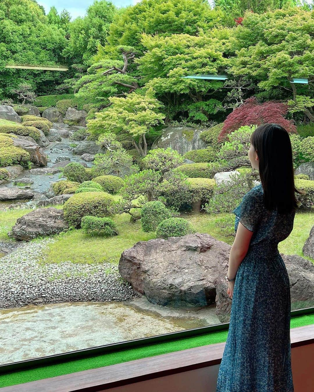 横山天音さんのインスタグラム写真 - (横山天音Instagram)「ごきげんよう。 素敵な美術館に行ってきたのよ🍃 美しい庭園に翡翠のテーブル✨ バタバタ茶も頂いたわ🍵  #玉翠園と#翡翠園  #谷村美術館#庭園#新潟#糸魚川 #糸魚川翡翠」6月25日 17時39分 - amagon5546