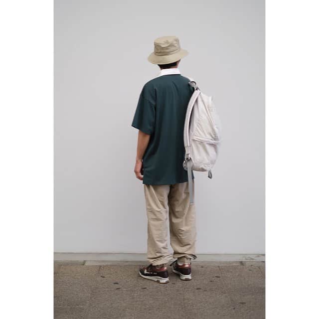 Deepinsideinc.com Storeさんのインスタグラム写真 - (Deepinsideinc.com StoreInstagram)「. ポロシャツに比べ、 スポーツアイテムとしての色が強いラガーシャツ。   特徴は、イギリスで生まれた、 紳士のスポーツならではの、 ギアなのに襟付きというディテールです。   DESCENDANTはそんなアイテムを、 オーガニックコットンの半袖ボディと、 リラックスシルエットでアレンジ。   男って、どうしてもユニフォームに憧れてしまいます。   （どの競技でも、プレイヤーだった方は、絶対着ない訳ですが…）   9月から始まるW杯も楽しみです。  #descendant #dcdt_2014  #ディセンダント」6月25日 17時33分 - deepinsideinc.comstore_men
