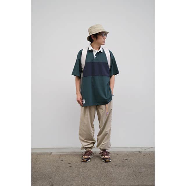 Deepinsideinc.com Storeさんのインスタグラム写真 - (Deepinsideinc.com StoreInstagram)「. ポロシャツに比べ、 スポーツアイテムとしての色が強いラガーシャツ。   特徴は、イギリスで生まれた、 紳士のスポーツならではの、 ギアなのに襟付きというディテールです。   DESCENDANTはそんなアイテムを、 オーガニックコットンの半袖ボディと、 リラックスシルエットでアレンジ。   男って、どうしてもユニフォームに憧れてしまいます。   （どの競技でも、プレイヤーだった方は、絶対着ない訳ですが…）   9月から始まるW杯も楽しみです。  #descendant #dcdt_2014  #ディセンダント」6月25日 17時33分 - deepinsideinc.comstore_men
