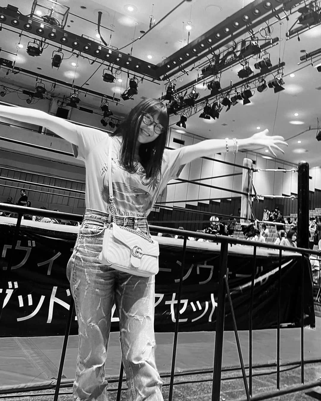 冨手麻妙のインスタグラム：「久しぶりの後楽園ホール〜！！！  GWぶりにDDTプロレスの試合を生で見れた〜🥺💖幸せ。  推しのDAMNATION T.AがKO-Dタッグ王座獲ってくれて嬉しすぎた😈💖  次行く時はグッズのTシャツ買って着ていこうかしら🤔  大社長TシャツかダムネTシャツ買おう🥴💖  #ddtpro #ddtプロレスリング #プロレス #後楽園ホール #ヨシヒコ」