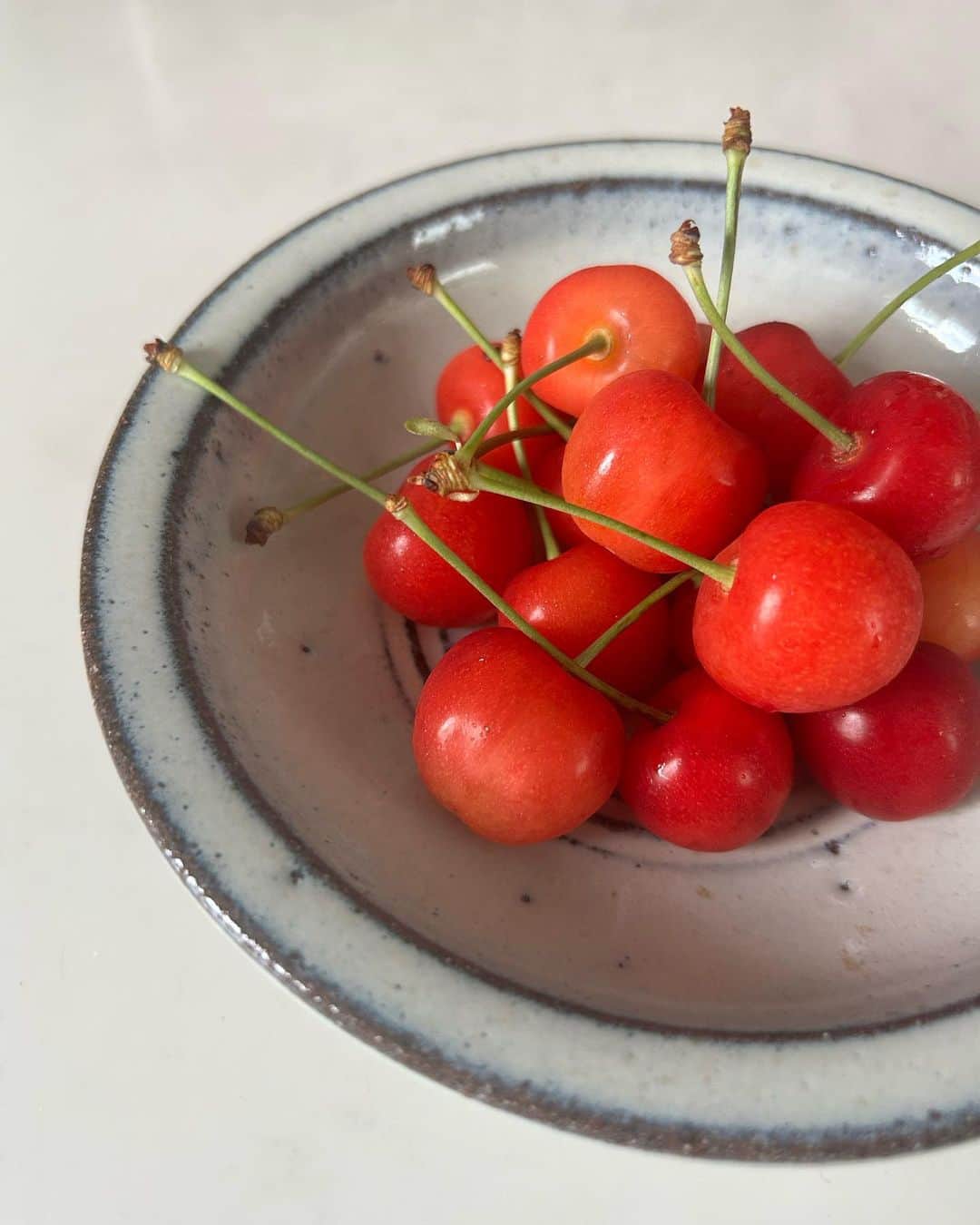 清水くるみのインスタグラム：「🍒💛」