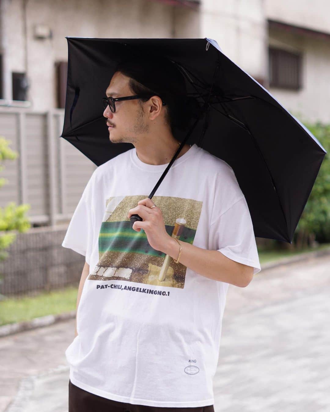のインスタグラム：「pickup item  mont-bell トラベル サンブロックアンブレラ / 折りたたみ傘  ¥5,390  color ブルーブラック  ご注文、又は問い合わせはDMにてご連絡ください。 ------------------------------  ARK STATES/ARK VINTAGE  栃木県宇都宮市伝馬町1-17 1F TEL:028-688-8895 @arknets_official  #arkstates#fashion#styling #ファッション#arknets #栃木 #栃木セレクトショップ #宇都宮セレクトショップ #宇都宮#セレクトショップ #ユニオン通り#montbell #モンベル」