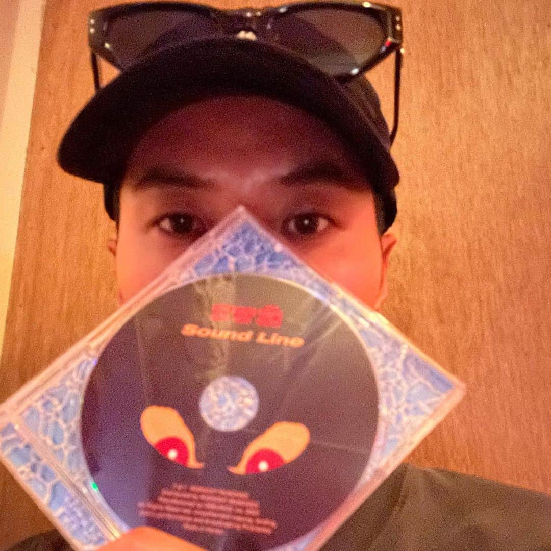 キム・ジソクのインスタグラム：「. 나는액터 내동생은랩퍼 뉴앨범오픈런🏃🏻투더 어나더챕터🔥  _ 2023.06.25.SUN.12PM  이테(ITÉ) Full Album [소리선]  이테(ITÉ)의 새로운 정규 앨범 [소리선]이 국내외 모든 음원 사이트에 발매되었습니다. ITÉ New Album [Sound-Line] Out Now.  [Track List]  01. In The Booth 02. 리스폰 서울 (With From All To Human & Khundi Panda) 03. 월 로제 (Feat. 이람) 04. 퉁 05. Money Fever 06. 별장 07. Sick Joke (Feat. Blesssing) 08. 소리선 (Feat. Midnight Munchies) 09. 스텔라 룹 10. 다 가운데 (Feat. 류지호 of 오월오일) 11. Same Book  [CREDIT] Executive Producer: SungHwan Moon, Khundi Panda, ITÉ Production: Midnight Munchies Vocal Director: Khundi Panda Vocal Recording: At The SAWK Track Producer: CRDL, Fredi Casso, From All To Human, Viann, 창대 Featuring Artist: Khundi Panda, 이람, Blesssing, 류지호 of 오월오일 Mixing Engineer: 전승환, Comixx Mastering Engineer: 전승환 Art Direction & Design: Y8Z4 Profile Photographer: 김대훈 ‘In The Booth’ M/V Director: ESC  @f.a.t.h_realsunghwan @cleanlawnchef @ite0127 @midnightmunchies_official @crdl_2grave @fredi__casso @fromalltohuman @badassviann @mediumbeat @maseokstation @f.a.t.h_blesssing @willow_o_0 @imcomixx @_y8z4_ @daehoonkimm @hiphople euiseonha」