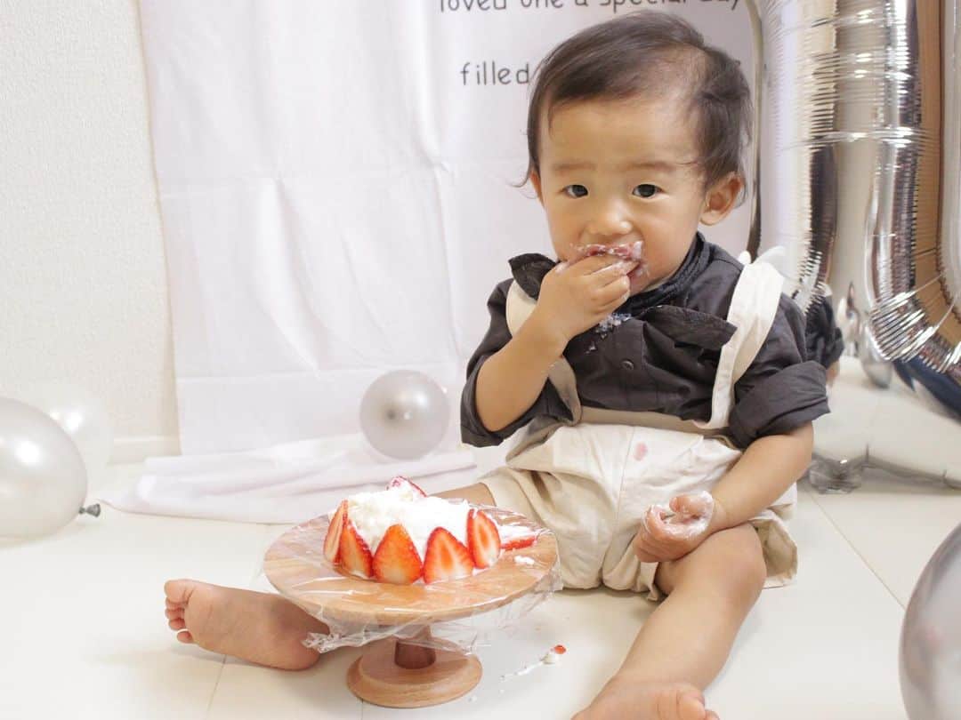平尾壮さんのインスタグラム写真 - (平尾壮Instagram)「今日は息子の1歳の誕生日でした！！ 大好きで大好きで仕方ない自慢の息子です！  これからもずっと元気で笑顔でいて欲しいです👶😍  おめでとう春陽‼️」6月25日 17時44分 - hiraosou