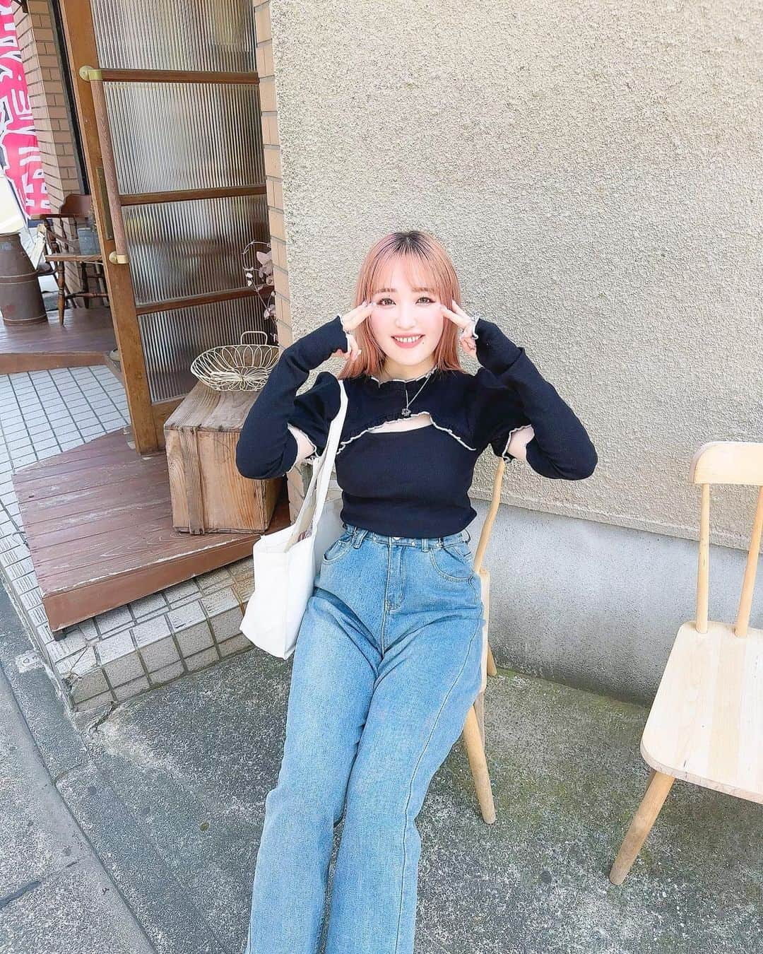 谷口夢奈さんのインスタグラム写真 - (谷口夢奈Instagram)「🫶🏻 ⁡ ⁡ 弟とデートした日🐈‍⬛ ⁡ 姉は弟にも盛ってくれ！ と、指示しながら写真撮らせます😇👊🏻 なかなかうまい弟よ！いつもやるやん🤍   またお姉ちゃんとデートしような😋 ⁡ ⁡ ⁡ #bubbles #バブルス #pinkhaircolor #accessory #earrings #ピンクヘア #ヘアカラー #ootd #ピアス #ピアス女子 #셀스타그램 #얼스타그램 #데일리룩 #오오티디 #먹스타그램 #맛스타그램」6月25日 17時53分 - yuna_tani