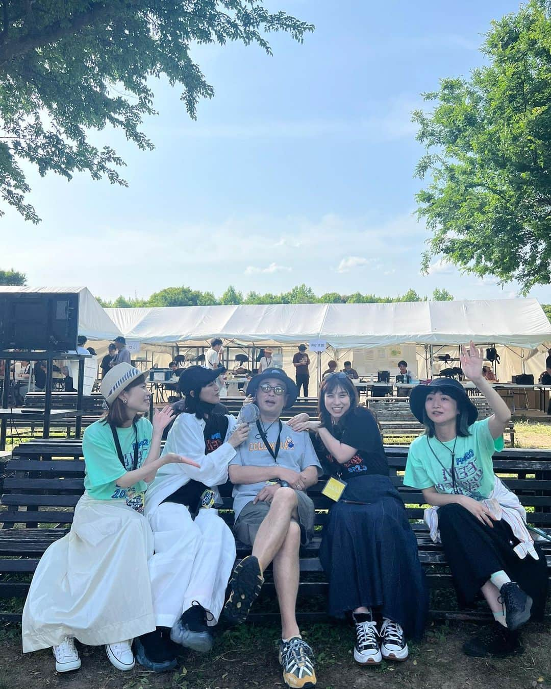 内田絢子さんのインスタグラム写真 - (内田絢子Instagram)「☆FM802 MEET THE BEAT 2023☆  初夏の万博記念公園で、カラフルな音楽を全身で浴びた、今年のミザワビ！！みんなで、うちわをパタパタ、音に合わせて身体を揺らし、一緒に歌う〜♬いつもの風景が戻ってきて、グッときたなぁ。嬉しかったなぁ。楽しかったなぁ。  今夜はFM802から、ミザワビライブ音源、楽しんでね♡  #FM802 #meettheworldbeat #ミザワビ #ミザワビ2023」6月25日 17時54分 - uccijun