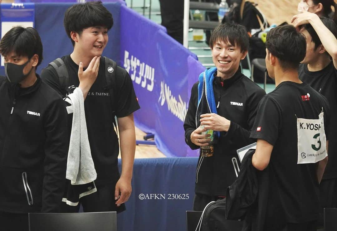 丹羽孝希のインスタグラム：「🏓️𝐓𝐡𝐞 𝐒𝐞𝐯𝐞𝐧𝐭𝐡 𝐌𝐚𝐭𝐜𝐡 𝐚𝐛𝐨𝐮𝐭 𝐉𝐚𝐩𝐚𝐧 𝐋𝐞𝐚𝐠𝐮𝐞 𝐨𝐟 𝐄𝐚𝐫𝐥𝐲-𝐒𝐞𝐚𝐬𝐨𝐧 𝟐𝟎𝟐𝟑🏓️  1. 丹羽孝希 3-1 小野寺翔平（11-6，13-11，12-14，11-7） 2. 吉村和弘 3-2 池田忠功 3. 沼村斉弥 / 吉村和弘 2-0 小野寺翔平 / 郡山北斗  C&P 3-0 リコー🎉  #丹羽孝希 #tabletennis #卓球 #niwakoki #kokiniwa #ケアリッツ・アンド・パートナーズ」