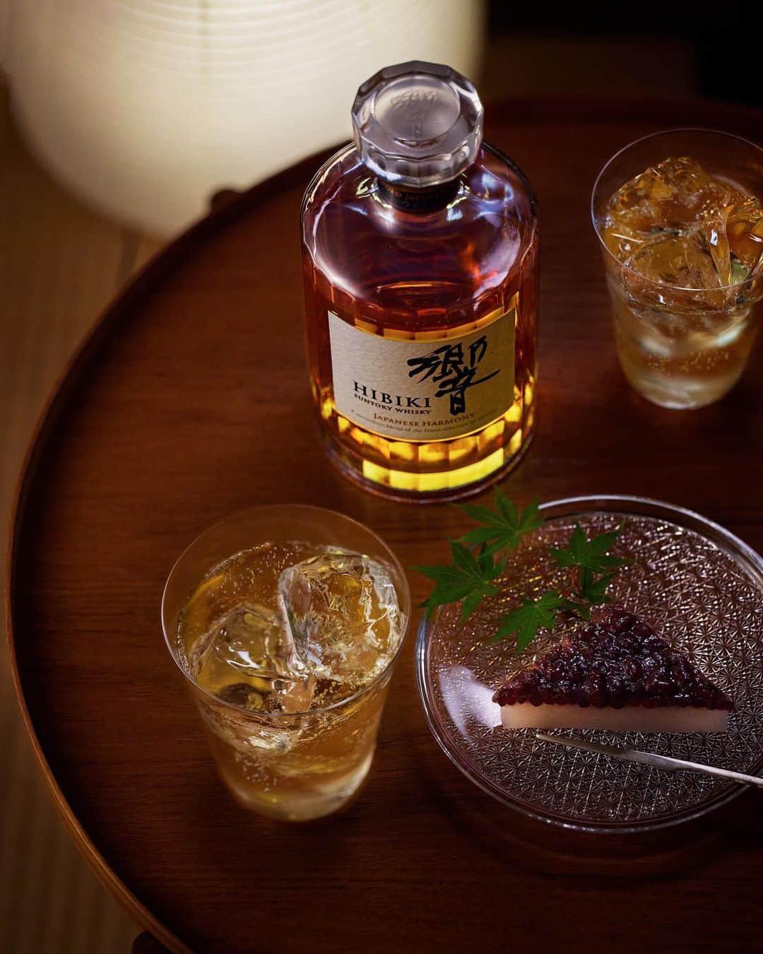 響 | SUNTORY WHISKY HIBIKIさんのインスタグラム写真 - (響 | SUNTORY WHISKY HIBIKIInstagram)「. HIBIKI TIME ～二十四節気・夏至～  暑気を払う想いを込めて。 Savor whisky with the hope of beating the summer heat.  #hibiki #響 #hibiki_time #二十四節気 #24seasons #夏至 #geshi #withnature #水無月 #和菓子 #japanesesweets #ハイボール #highball #hibiki_with_soda」6月25日 18時01分 - suntorywhisky_hibiki