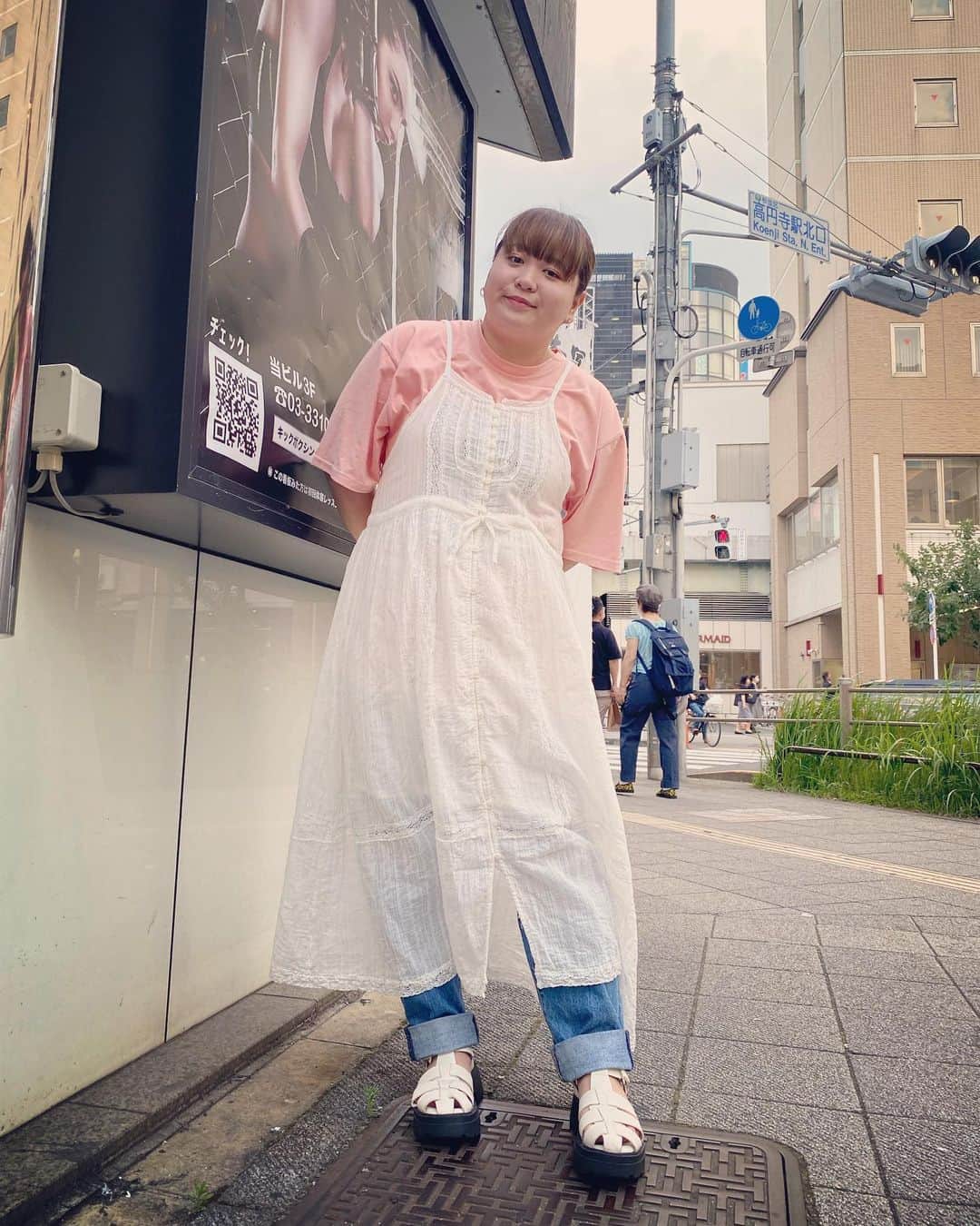 のインスタグラム：「夏の装いまるで天使のようだねコーデ。 . . #高円寺 #samansamos2  #uniqlo  #gu」