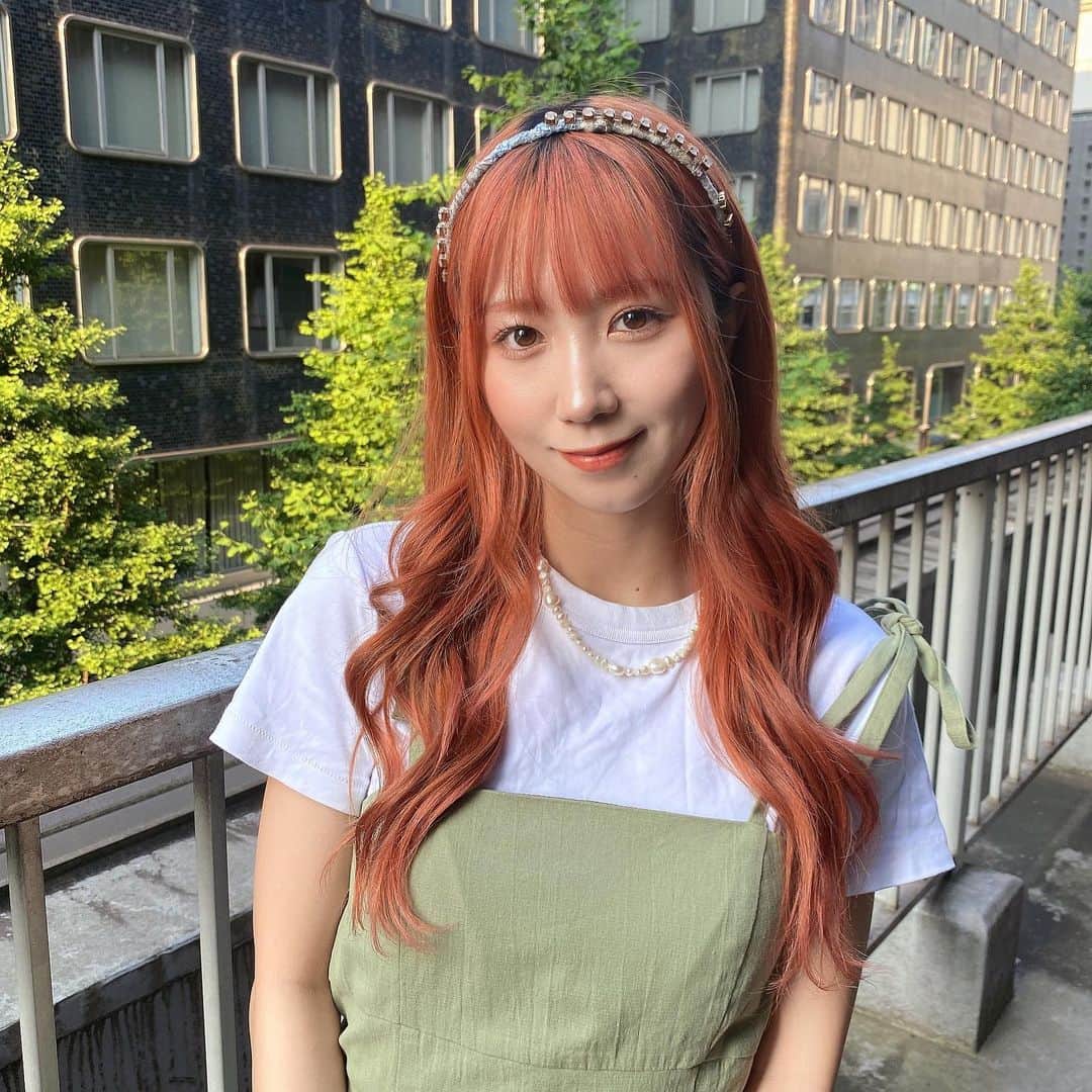 杉山優華のインスタグラム：「🌱🌱🌱 . . . . 素敵なカチューシャ😢❤️ よく見たら繊細なデザインでお気に入りになりました🌱🌱 . . 「流行に左右されない自分だけのお洒落を楽しむ女の子の為に。 お母さんになっても、おばあちゃんになっても、ずっと持っていたいアイテムに」 というコンセプトのshopらしいです🌱🌱 . . 色はブルーを選んだよ☺️☺️ . . PR @mammamtintin #mam #ヘアアイテム #ヘアアクセ #カチューシャ #カチューシャコーデ」