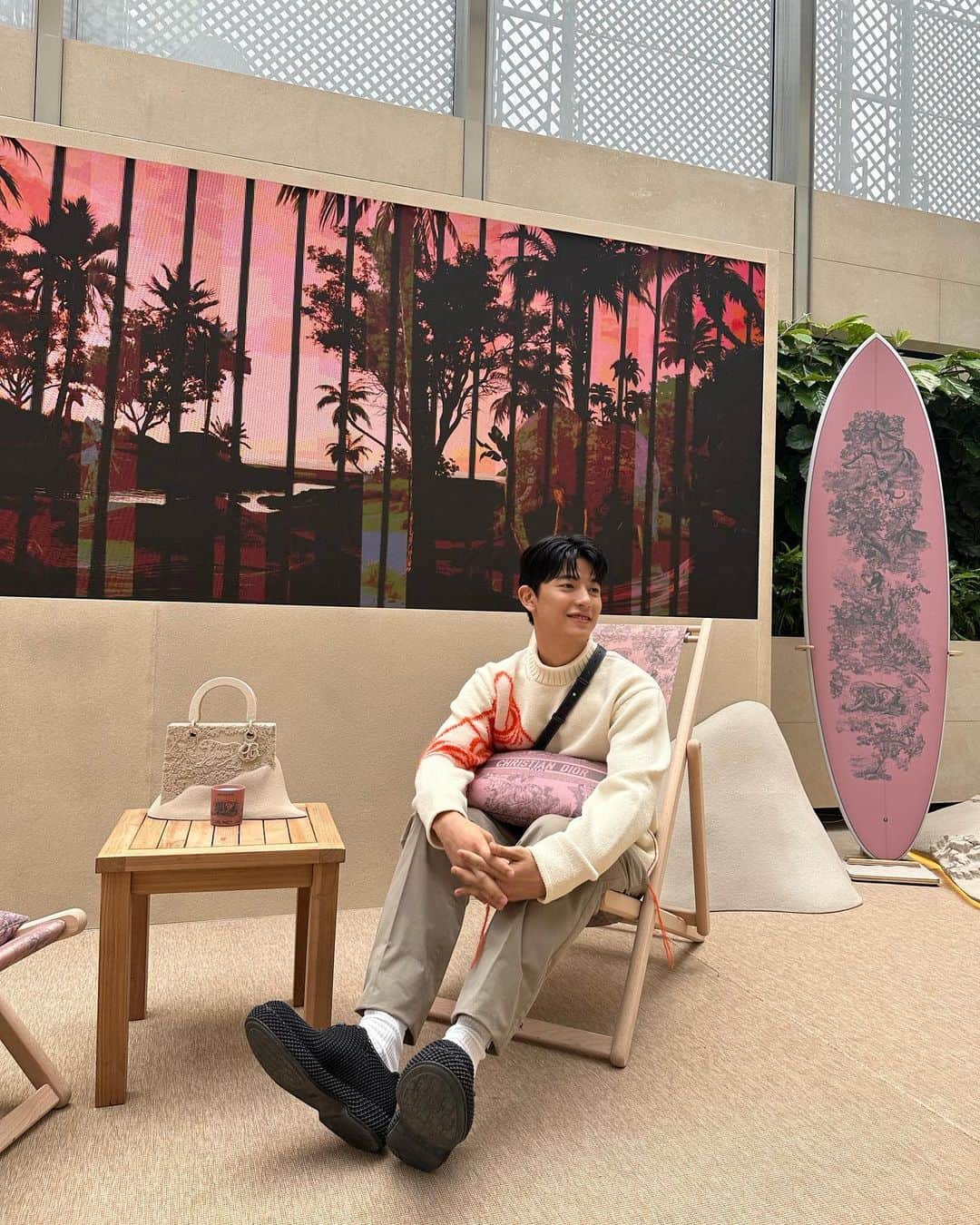 パク・ソロモンのインスタグラム：「디올 박물관 @dior @mrkimjones #dior #kimjones #diormensummer24」