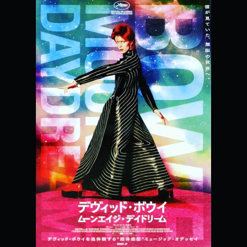 今村沙緒里さんのインスタグラム写真 - (今村沙緒里Instagram)「David Bowie MOONAGE DAYDREAM★  やっと.. 映画館に観に行けて 最高でした！！  オープニングから素晴らしくて Bowieの頭の宇宙に入っていく感じ。  言葉と哲学、音楽と創造とが 監督の愛ある編集と敬意によって さらに新しい世界へ感じました。  孤独や人間らしさを弱さだけではなく アーティストとして必要なものとして  そして最終的には最も愛する人と出会えた ボウイの人生 すべてを讃歌している ラブレターのような映画。  素晴らしくて ずーっと見ていたかった。 自分が作りたい 良い作品を作ることが大切。  生きる意味をもらえたような 素敵な時間でした。 もう1回観に行きたいな。 おすすめです！  Amazing movie❤︎❤︎❤︎  #davidbowie #moonagedaydream #movie #영화 #デヴィッドボウイ #創造の世界」6月25日 18時13分 - saorix13