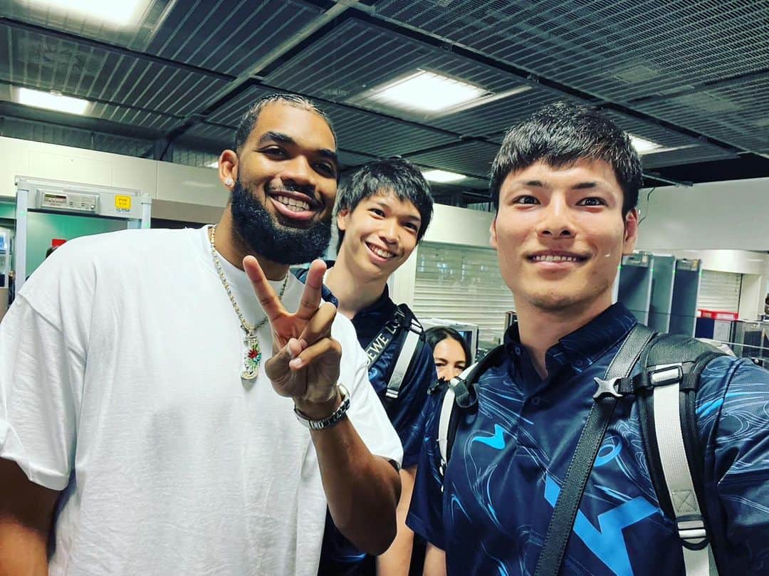 山内晶大のインスタグラム：「. . . Karl-Anthony Towns選手と🏀📷 . . . #basketball #karlanthonytowns」