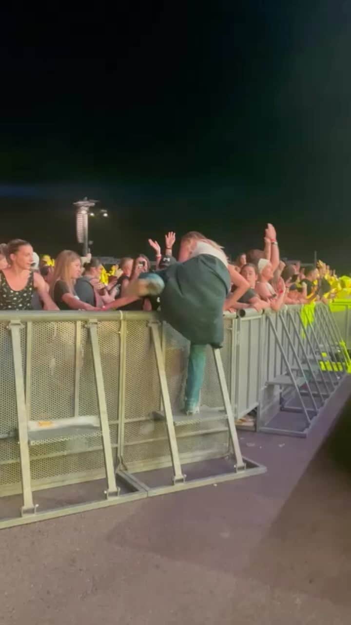 Alessia Marcuzziのインスタグラム：「Questa sono io🤣 Che serata pazzesca. Posso dire: io c’ero!!!!!🙆‍♀️❤️ #italialovesromagna」