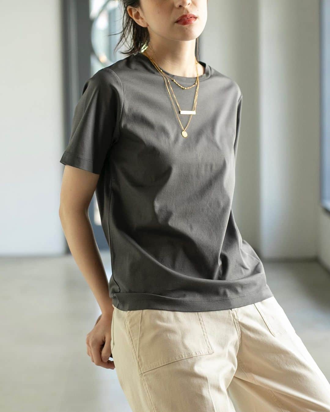 OPAQUE.CLIPさんのインスタグラム写真 - (OPAQUE.CLIPInstagram)「2023 Summer collection🌻  🏷️ シルク調コットン ベーシックTシャツ 【UV/接触冷感/イージーケア/洗濯機洗い可】  🏷️ イージーテーパード ジョグパンツ 【洗濯機洗い可】  #opaqueclip #オペークドットクリップ  #夏コーデ#夏服#tシャツ#tシャツコーデ#パンツ#パンツスタイル#テーパードパンツ#カラーパンツ#きれいめ#きれいめコーデ#大人コーデ#大人カジュアル#今日のコーデ#爽やかコーデ#通勤#通勤服#通勤コーデ#おでかけ#おでかけコーデ#大人カジュアル#きれいめコーデ#大人コーデ#20代コーデ#20代ファッション#30代コーデ#30代ファッション#40代コーデ」6月25日 18時19分 - opaque.clip