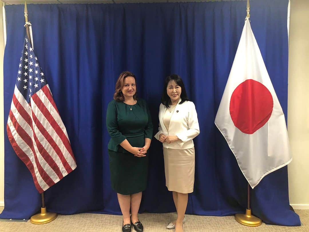 のインスタグラム：「アメリカ国務省国際女性担当次席のカトリーナフォトバット女史との会談。」
