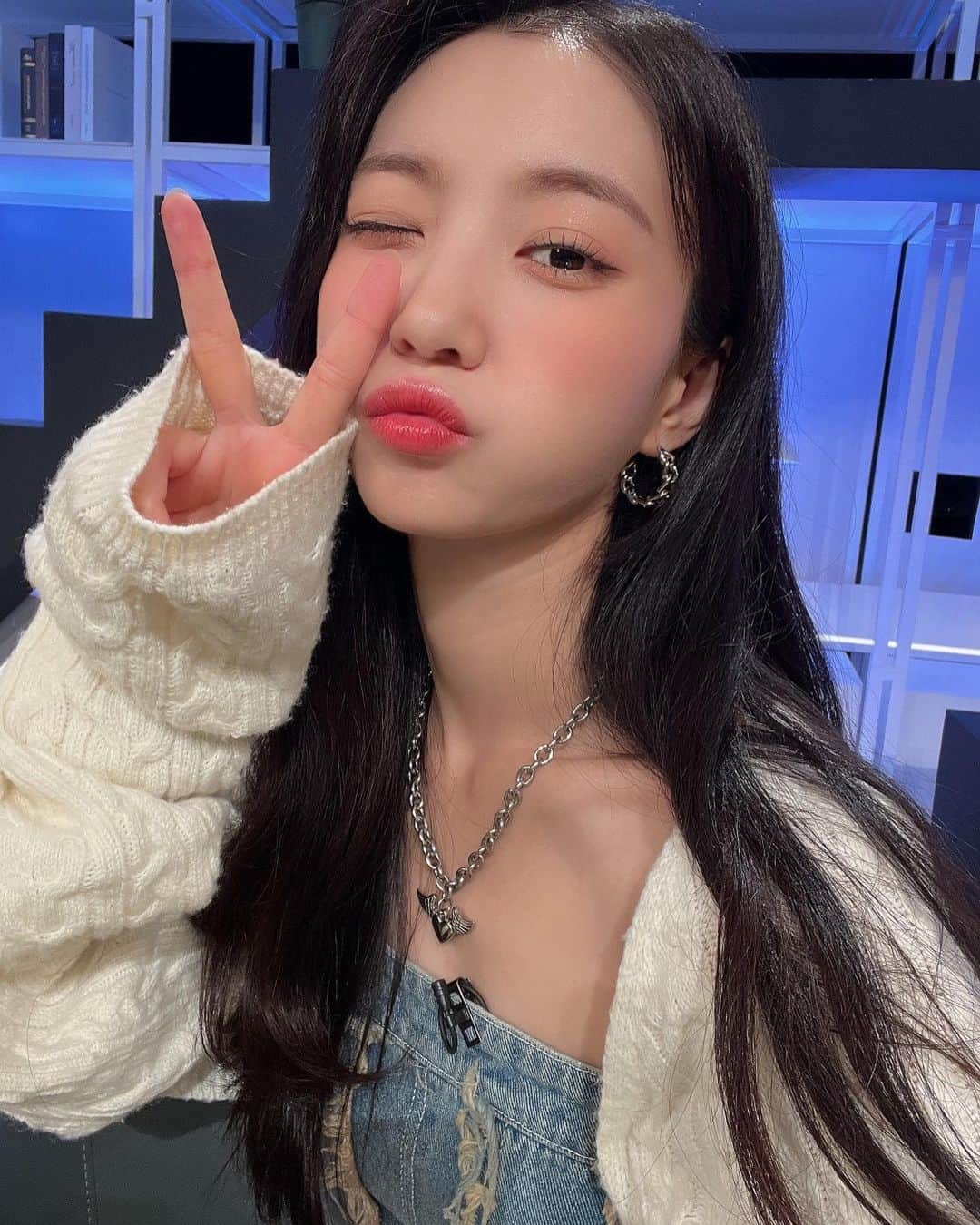 OH MY GIRLさんのインスタグラム写真 - (OH MY GIRLInstagram)「잠시 후 7시 10분, 'KBS1 이슈 Pick, 쌤과 함께'에 #유빈 이가 출연합니다😊 오늘도 유빈이와 유익한 시간 함께 보낼 크리 여러분들은 본방사수로 만나요🫶  #오마이걸 #OHMYGIRL #OMG」6月25日 18時40分 - wm_ohmygirl