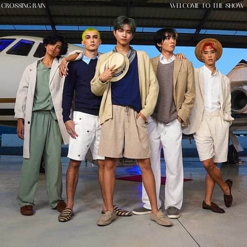 高澤笑大郎のインスタグラム：「Welcome to the show is out on Apple Music, Spotify, and more‼️  Thank you Pono Entertainment, @thebrewz808, and all the Thunders out there❤️ This wouldn’t be possible without all of you folks so thank you very very much🙏🙏🙏   #Crossingrain #xr #boyband #Hawaii #Oahu #Aloha #Music #Japan #Honolulu #Hilo #Kpop #Jpop #rap #singing #dance #have #courage #and #be #kind #ありのまま」