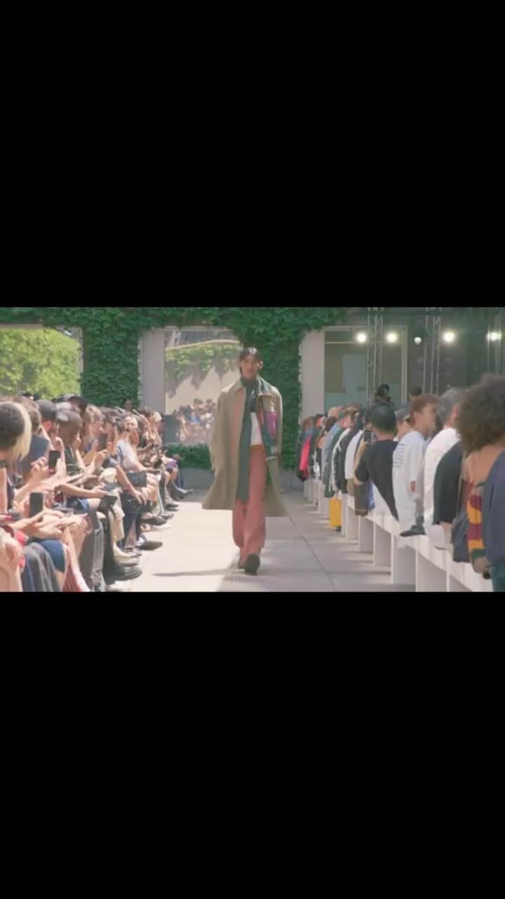 大沢伸一のインスタグラム：「I Made Original Composition for kolor Spring Summer 2024 Runway Show⁣ Full video available on @kolorofficial  Opening track by @_rhyme_ + @shinichiosawa」
