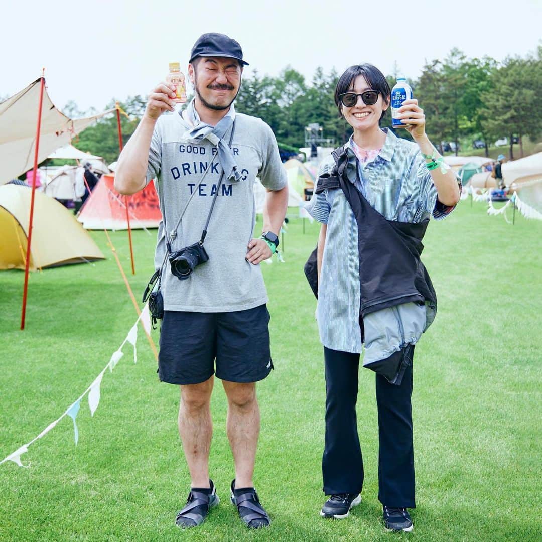 HOUYHNHNM／フイナムさんのインスタグラム写真 - (HOUYHNHNM／フイナムInstagram)「6月10日と11日に長野県の「富士見高原リゾート」で開催された「THE CAMP BOOK 2023」。コロナ禍が落ち着いたことで、今年は久々に気兼ねなくフェスを楽しみたいゾというひとたちも多いでしょう。  そんな期待に応えるように、このイベントにはEGO-WRAPPIN'（Acoustic Set）、ZAZEN BOYS、GEZAN、石野卓球など豪華アーティストが出演し、音楽好きたちを楽しませました。  フイナムでは、おいしさで思わず笑顔がこぼれる「紅茶花伝」とともに会場スナップを敢行。やっぱりフェスっていいものですね。「紅茶花伝」片手に乾杯！  https://www.houyhnhnm.jp/feature/727909/  #紅茶花伝  #thecampbook  #thecampbook2023」6月25日 18時50分 - houyhnhnm_official