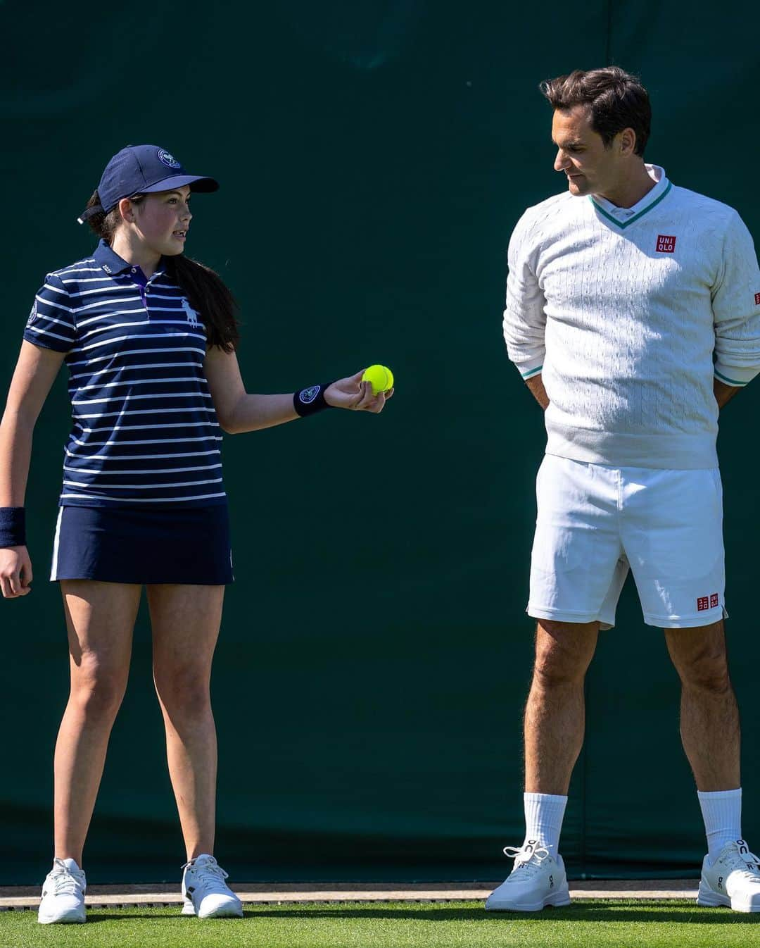 ロジャー・フェデラーさんのインスタグラム写真 - (ロジャー・フェデラーInstagram)「Once a ball boy, always a ball boy 🎾😄」6月25日 18時53分 - rogerfederer