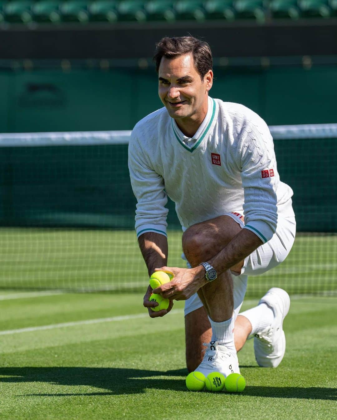 ロジャー・フェデラーのインスタグラム：「Once a ball boy, always a ball boy 🎾😄」