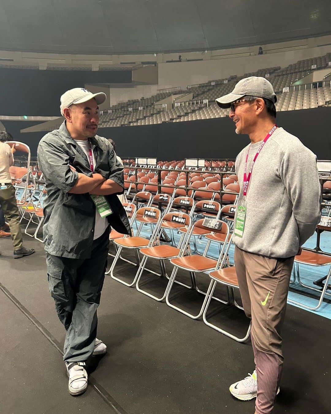 榊原信行さんのインスタグラム写真 - (榊原信行Instagram)「昨日の大会には、アリスター・オーフレイムが来てくれたり、7月の超RIZIN.2に参戦する朝倉未来がファンへサプライズを用意してくれたり、DEEP代表・佐伯繁さんのお誕生日だったりと、内容が盛りだくさんでした！  Alistair Overeem came to yesterday's event, RIZIN.43, and Mikuru Asakura, who will be participating in SUPER RIZIN.2 on July 30th, prepared a surprise for the fans. It was Shigeru Saeki's birthday, and the content was varied!  #RIZIN #RIZIN43 #アリスター・オーフレイム #AlistairOvereem #朝倉未来 #MikuruAsakura #DEEP #佐伯繁」6月25日 18時57分 - nobu_sakakibara