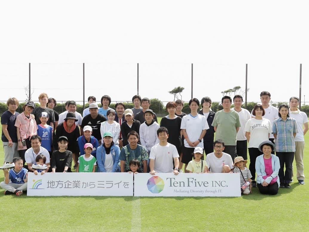 柴崎岳さんのインスタグラム写真 - (柴崎岳Instagram)「. 先日小学生を対象にサッカーイベントを開催し、暑い中でしたが無事に終える事が出来ました。 またご両親の方々へのエクササイズイベントもあり、お父さんお母さんが子供に負けじと汗をかいて取り組んでいるのが印象的でした。 参加してくれた皆さん、ありがとうございました。」6月25日 19時06分 - official_gaku