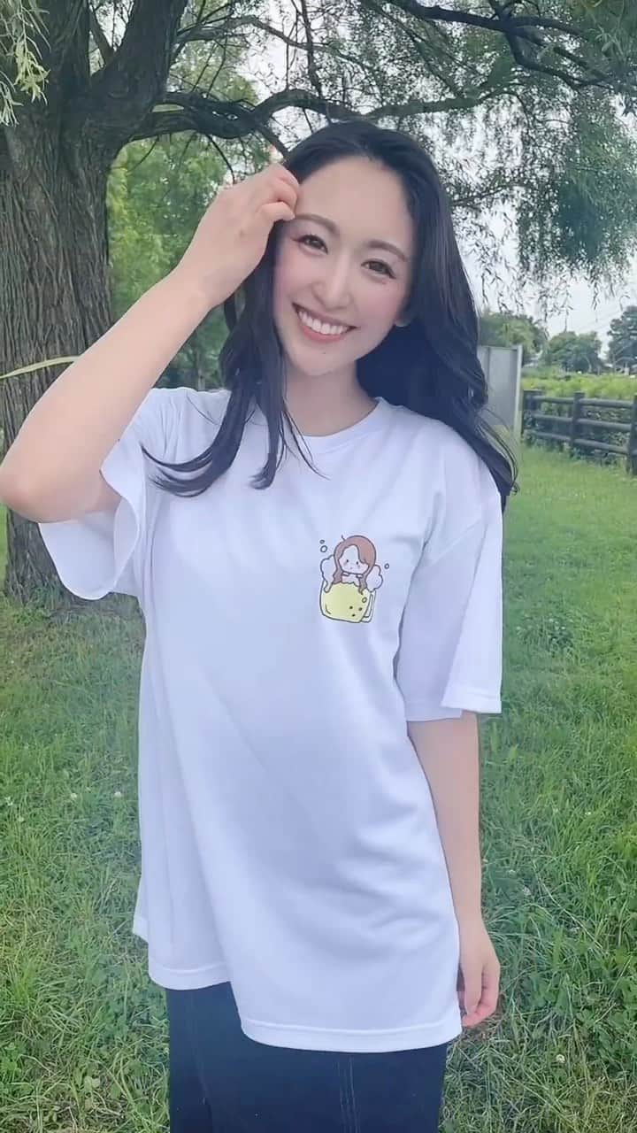 三輪晴香のインスタグラム：「オリジナルTシャツ販売中👕 イラストは私の手描きです🖌 ドライ生地なのでアウトドアにも最適✨ どれゲットしてくれたかな☺️？ 受注販売期間は6/24〜7/2 お忘れなく♡」