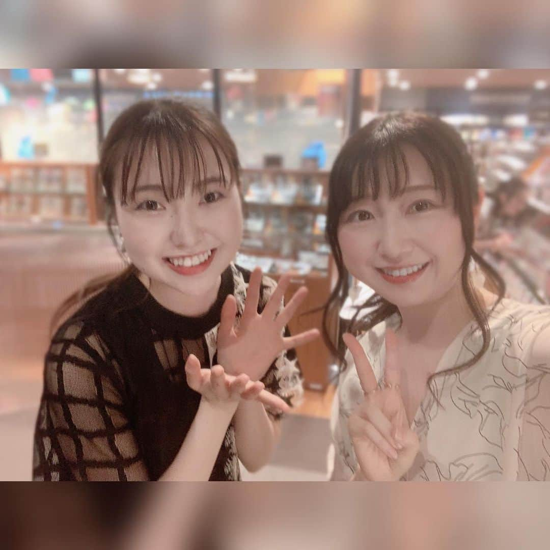 夏目樹里さんのインスタグラム写真 - (夏目樹里Instagram)「音子島inイオン八事店LIVE終了❣️ たーのしかったぁーーー😆😆😆✨  八事まで、各地から駆けつけてくれた皆さん✨本当にありがとうございました🥹幸せだよ〜🥹🫶 🆕マフラータオルもお届けできました❣️  4Fはグランドジェネレーションフロア💭 私が思う大人っぽい選曲でお届けしてみました😎←  🤍セットリスト🤍 情熱 君がいたから Shooting Star CLOSE TO ME  リリースから15年経っても断然オシャレな曲達〜歌っていかなきゃ勿体ない❣️笑  本番前、蒼井さなちゃんとお写真撮ってもらったよ✌️またご一緒できるかな〜🥰  . . . #芸能プロダクションBright  #夏目樹里 #vocalist #歌手 #가수 #followme」6月25日 19時24分 - juri_azure