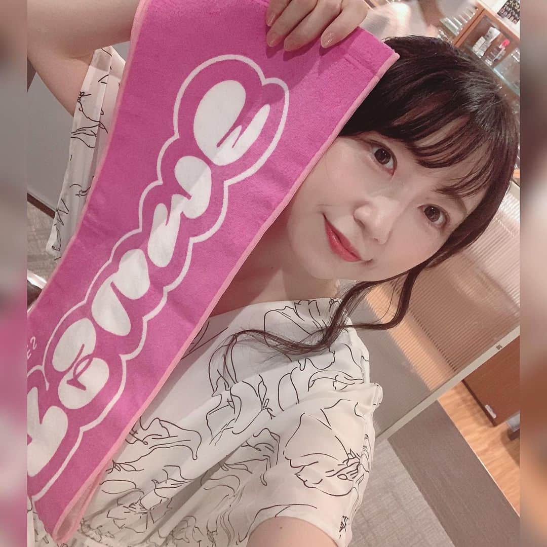 夏目樹里さんのインスタグラム写真 - (夏目樹里Instagram)「音子島inイオン八事店LIVE終了❣️ たーのしかったぁーーー😆😆😆✨  八事まで、各地から駆けつけてくれた皆さん✨本当にありがとうございました🥹幸せだよ〜🥹🫶 🆕マフラータオルもお届けできました❣️  4Fはグランドジェネレーションフロア💭 私が思う大人っぽい選曲でお届けしてみました😎←  🤍セットリスト🤍 情熱 君がいたから Shooting Star CLOSE TO ME  リリースから15年経っても断然オシャレな曲達〜歌っていかなきゃ勿体ない❣️笑  本番前、蒼井さなちゃんとお写真撮ってもらったよ✌️またご一緒できるかな〜🥰  . . . #芸能プロダクションBright  #夏目樹里 #vocalist #歌手 #가수 #followme」6月25日 19時24分 - juri_azure