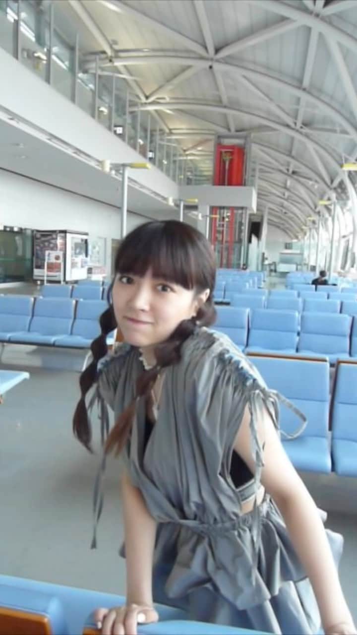 中山莉子のインスタグラム：「→ 先日お母さんと韓国旅行へ🇰🇷 ⁡ たくさんデジカメで動画撮るぞ~って思ってたけど 楽しみすぎて思ったより撮れてなかった😂 ⁡ またたくさん載せますね！  ⁡#韓国 #韓国旅行 #海外旅行#ソウル #korea #seoul #한국 #한국여행#여행#패션」