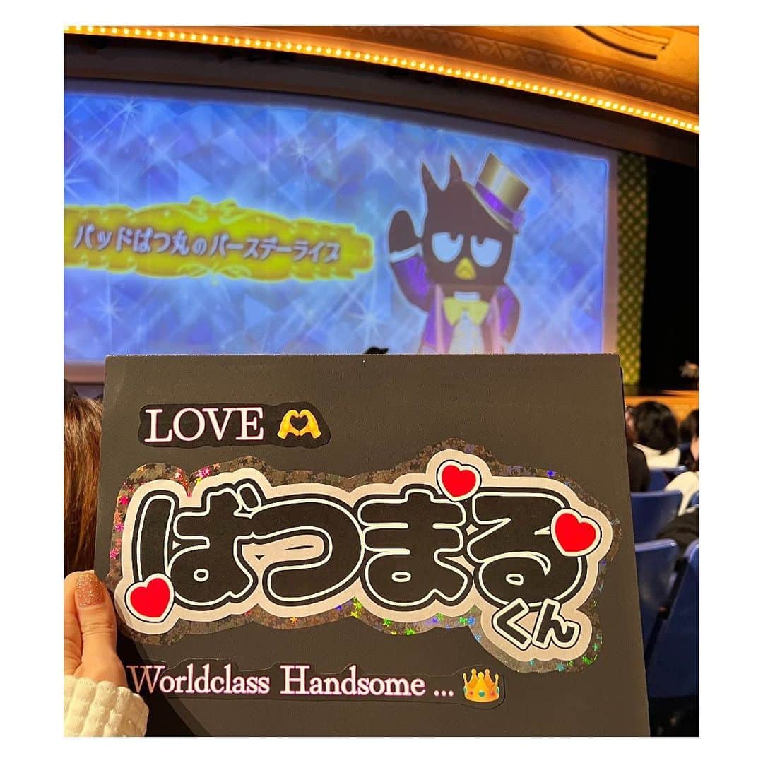 MAMIさんのインスタグラム写真 - (MAMIInstagram)「ピューロランド記録♡🪽 . . 今年の2月くらいから急激にハマったサンリオ🥹🫧 行ったことなかったピューロランドにもびっくりするくらいたくさん行った🥹🩵🪽 私の人生に欠かせないスポット🥹💗 . この写真は制服コンセプトのイベント期間だったから(この時まだ32歳)(今33歳)(そないかわらんて) 制服風にしちゃった😍😍😍😍💦💦💦💦 許して😍😍😍💦💦💦💦 靴下はハイソなかったから着圧😍😍💦💦💦爆笑 . 大好きなばつ丸くんのバースデーイベントだったりアフタヌーンティーのイベントにも参加できて幸せだった〜🥹🍒 はぴだんかふぇにも行ったﾝﾀﾞ🥹💓 これからもたくさんピューロいく🥹💓🍒🫧 . . 毎回というほどあみりん(@k_amirin_photo )に着いて来てもらって写真撮ってもらったんだヮﾖ🍒🫧💓ありがとう😮‍💨💓 . . #サンリオピューロランド #バッドばつ丸」6月25日 19時27分 - mmts_dayo