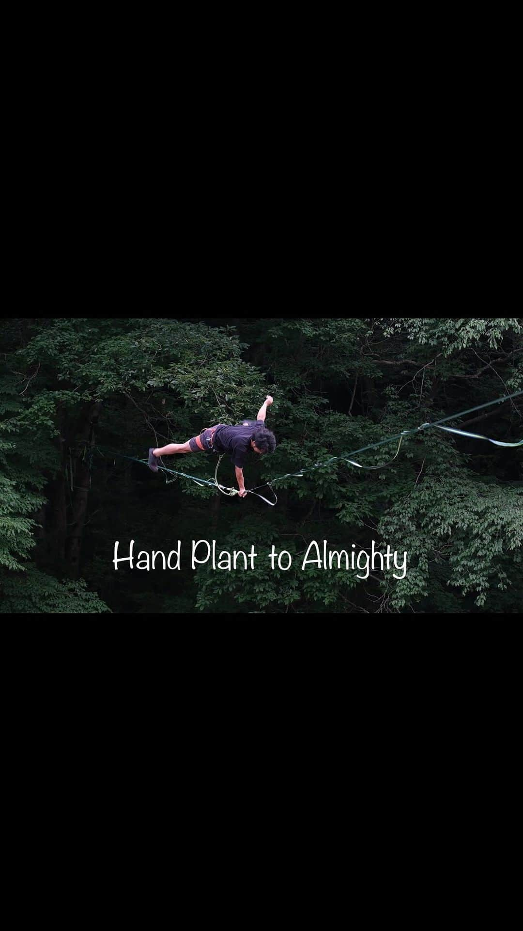 大杉徹のインスタグラム：「Hand Plant to Almighty   ハンドプラントはオールドスクールなトリックラインの技。フリースタイルにも相性◎ 今日はみんな、暑さで判断力が低下して軽く怪我してた。w 慣れた頃が1番あぶない🤔  近々、@srjapan からスペシャルな動画がアップされるのでお楽しみに♪  Webbing:PinkTube × Y2K 54m @slacktivity Shoes:Prims Lite III @vivobarefootjapan  Freestyle: @toru_gappai_osugi   #slacklineresearch #highlineresearch #highlinefreestyle #highline #trickline #slacklife #slackline #slacklining  #performance #balanceart #slacktivity #vivobarefoot #balance #スラックラインリサーチ #ハイラインリサーチ #ハイラインフリースタイル #ハイライン #トリックライン #スラックライフ #スラックライン #パフォーマンス #バランスアート #スラックティビティ #ビボベアフット #バランス」