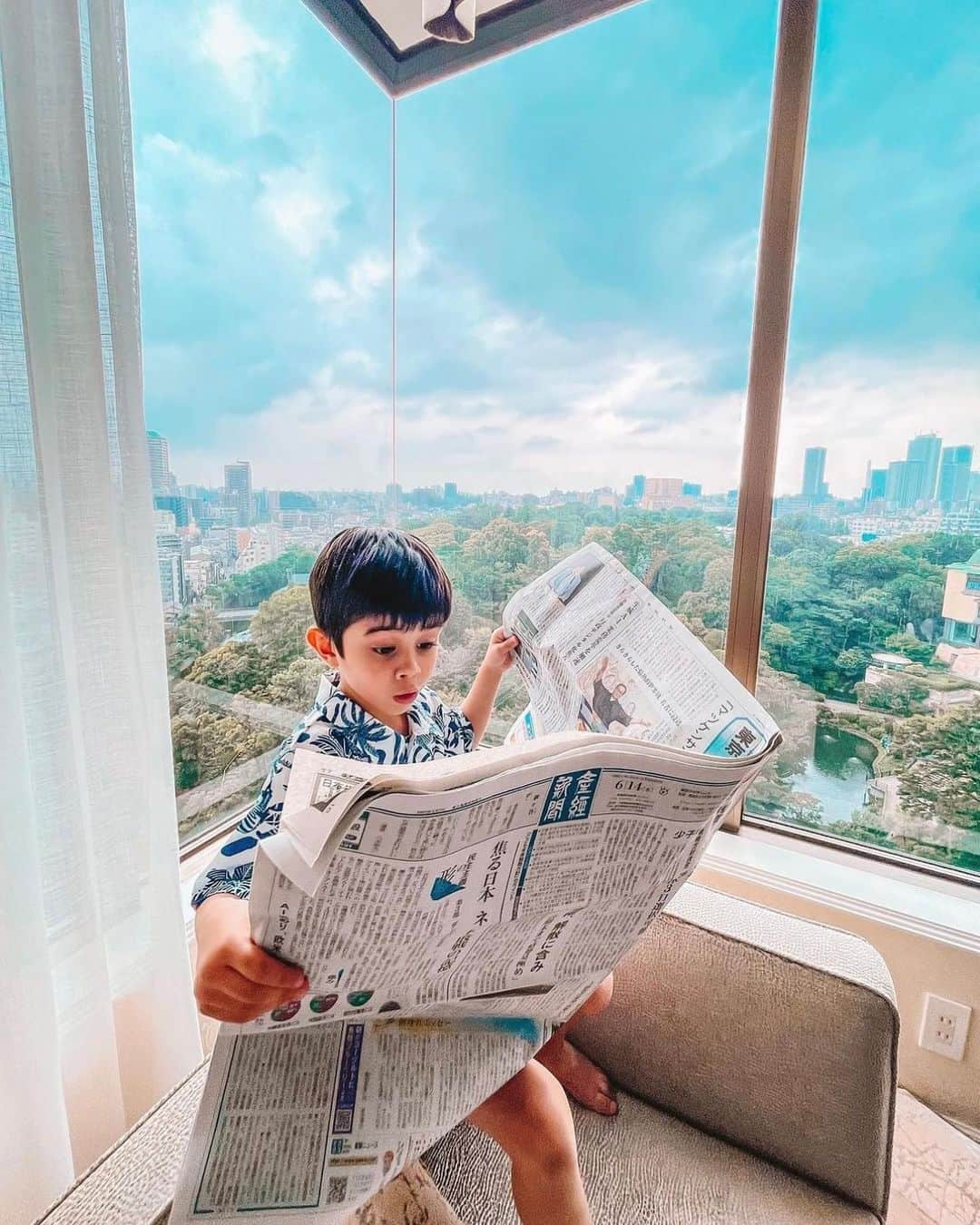 ホテル椿山荘東京さんのインスタグラム写真 - (ホテル椿山荘東京Instagram)「. Kid-friendly Hotel🧸  本日もたくさんのお子さまが蛍観賞を楽しみに来てくださいました！  ホテル椿山荘東京ではお子さま連れのお客さまも安心してご利用いただけます。  🐥小さなお子さまはご宿泊無料 🐥ベビーベッドのご用意 🐥ベビーシッターのご手配も可能 🐥お子さま向けアメニティ　 🐥お子さまへ向けた体験教室などのイベント開催　等  夏休みなど、ご家族皆さまでぜひお越しください！  📷Thank you!!! @mswintour   #kidsfriendlyhotel #kids  #キッズフレンドリーホテル  #家族旅行 #子どもとお出かけ」6月25日 19時39分 - hotelchinzansotokyo_official