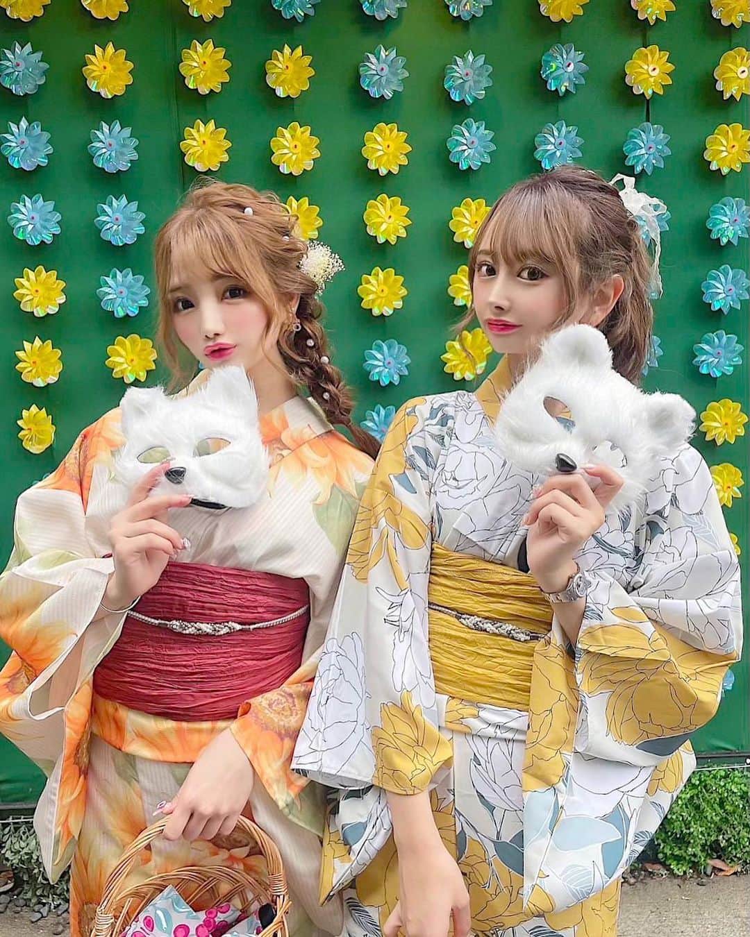 のインスタグラム：「YUKATA👘🌻🧡💛  @sugarnine_official さんの 撮影の時のしほまゆコンビ🫶🏻🫧  @cham_pipi   2人とも黄色系オレンジ系な浴衣で 一緒に歩いてても可愛かったなぁ🙈♡  今年は浴衣着てお祭りとか花火とか 行けたら嬉しいなぁ✧︎◝︎(*´꒳`*)◜︎✧︎˖✨ . . . #sugarnine #浴衣 #浴衣ヘア #浴衣ヘアアレンジ #浴衣女子 #浴衣デート #浴衣コーデ #編み込みアレンジ #三つ編みアレンジ #ビジョビ @b_b_j.j」