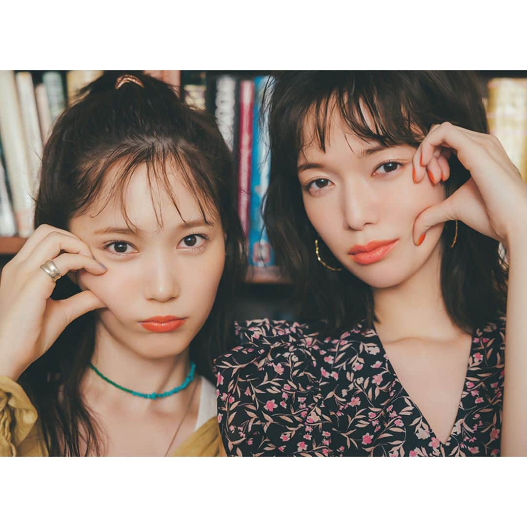 MOREさんのインスタグラム写真 - (MOREInstagram)「仲良しコンビが着こなす！ 【大人可愛い名品ワンピース】  スタイリスト石上美津江さんが選ぶこの夏の名品は、「ベーシックの一歩先、トレンド感もあっていつもの自分を更新できるもの、ワードローブをフレッシュにアップデートするもの」がキーワード。 そんな夏アイテムを、可愛すぎるふたりの最強タッグでお届け！  ◆『マリハ』の小花柄ワンピ 「“大人の可愛い”が詰まっている『マリハ』。さらっとしたコットン素材なのでほどよいカジュアルさもありますし、黒がベースなので着やすさも大満足！」（スタイリスト石上さん、以下同）。  ◆『エンリカ』のギャザーワンピ 「ナチュラルな風合いで、涼やかなワンピースは夏に欠かせないアイテムです」。  ※掲載商品については変更等の可能性があります。メーカーHP等で最新情報をご確認ください。  #MORE #moremagjp #佐藤栞里 #しーちゃん #本田翼 #ばっさー #トレンドファッション #トレンドコーデ #ワンピース #ティアードワンピース #ボリューム袖 #花柄ワンピース #花柄ワンピ #花柄ドレス #カラーワンピース #ワンピースコーデ #大人カジュアル #大人カジュアルコーデ #リラックスコーデ #オフィスコーデ #お仕事服 #お仕事コーデ #デートコーデ #デート服 #春夏コーデ #着回しコーデ #着回しコーディネート」6月25日 20時00分 - moremagjp