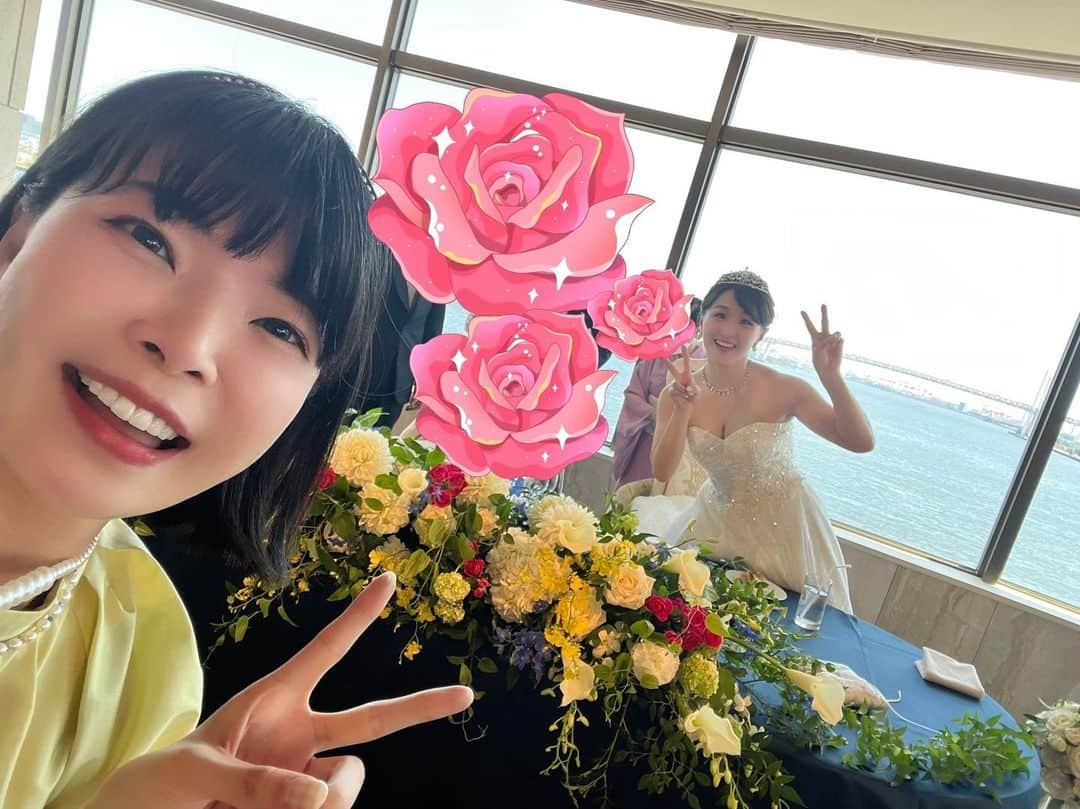 花音舞さんのインスタグラム写真 - (花音舞Instagram)「大切な同期💓  結婚式に宙組同期みんなが来てくれました🥹💕 全員集合するのって15年ぶり✨ こんな嬉しい事ないよ😭🙏 苦楽を共にした大切な仲間💛 特別な存在🥹🥹🥹  他組の同期もいっぱいきてくれて… 幸せすぎました😭😭😭  お写真は宙組同期集合写真と、幹事&受付をしてくれた @ibuki_amakaze  @chikaze_karen  @rei.wd   インスタアップしてくれた @chami_444   本当に幸せ🫶 みんなありがとう🤘←（チャミポーズw）  #結婚式 #ウエディング #宝塚 #宙組 #同期 #90期  #幹事 さん #受付  #感謝 です🥹 #みんなlove 🤍」6月25日 19時56分 - mai_kanon_official