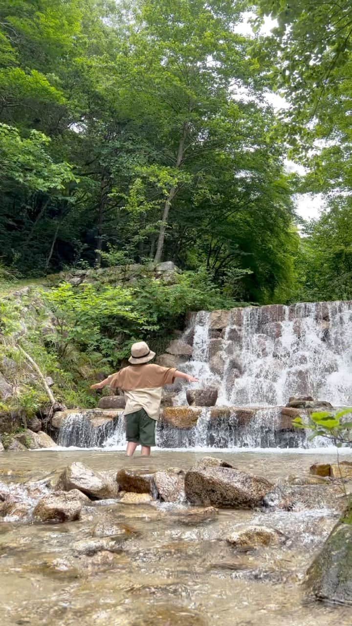 きなこのインスタグラム：「川遊びもできる、滋賀県のガリバー青少年旅行村🏕 去年の秋にもここでキャンプをしてとても楽しかったので、またまた行ってきました♩ 滋賀のキャンプ場は色々遊びに行ってるけれど、子どもが遊べる＆快適さで滋賀の中の個人的上位なキャンプ場です😊  （水遊びアイテム、楽天ルームにも載せてます👀  * #水遊び #川遊び #滋賀 #ファミリーキャンプ #きなこのおでかけきろく #こどもとおでかけ #小学生 #育児 #子育て #こどもと暮らす #ガリバー青少年旅行村」