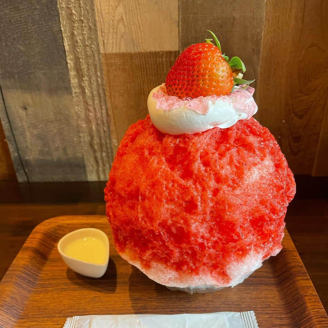 マーシュ彩さんのインスタグラム写真 - (マーシュ彩Instagram)「かき氷巡り🍧 念願のところに行ってきました！ 夏ですな〜 #氷屋ぴぃす」6月25日 20時01分 - ayamarshofficial