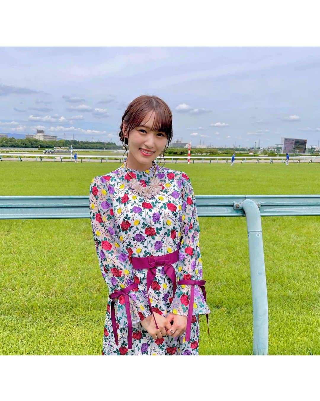 のインスタグラム：「上半期最後の『競馬BEAT』無事に締めくくることができました🏇  「宝塚記念」ではイクイノックスの圧巻の走りに鳥肌が立ちました‼︎ 阪神競馬場で熱気を感じることができ嬉しかったです！  これが世界一の走りなんですね、、、‼︎  イクイノックス×ルメール騎手 おめでとうございました🏆  2月末から番組に出演させて頂き、競馬のこと、MCのこと、サポート頂きながら学ばせて頂いています。  温かく番組を見守ってくださっている皆さま、応援してくださっている皆さま、本当にありがとうございます✨  7月末までしばらくお休みとなりますが、また番組でお会いできるのを楽しみにしております🥕  これからも頑張ります！  #宝塚記念 #イクイノックス  #競馬beat  #夏競馬も楽しみ」