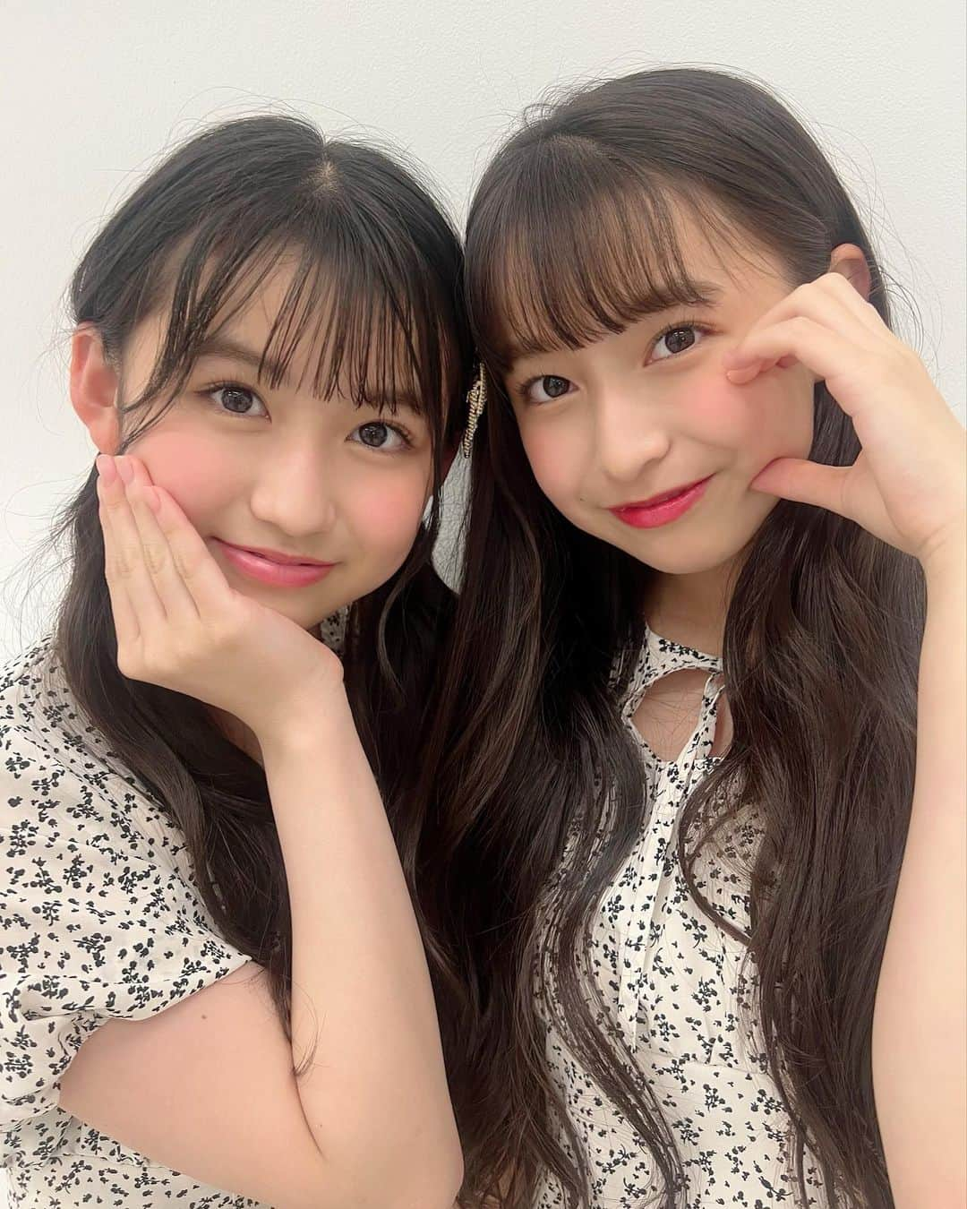 ゆめ & じゅなさんのインスタグラム写真 - (ゆめ & じゅなInstagram)「テストが終わってルンルンなじゅなです！  久しぶりにゆめちゃんとおそろいコーデをしてお出かけできましたー！  久しぶりのおそろいで嬉しかったです🫶🏻  このワンピースお気に入り〜💞  #ゆめじゅな #野崎結愛 #野崎珠愛  #07 #09 #テスト #高一 #中二 #姉妹  #2歳差姉妹 #おそろい #お揃い #双子コーデ #ワンピース #レピピアルマリオ #レピピ #repipiarmario #お出かけ #楽しかった  #お気に入り」6月25日 20時09分 - yumejuna