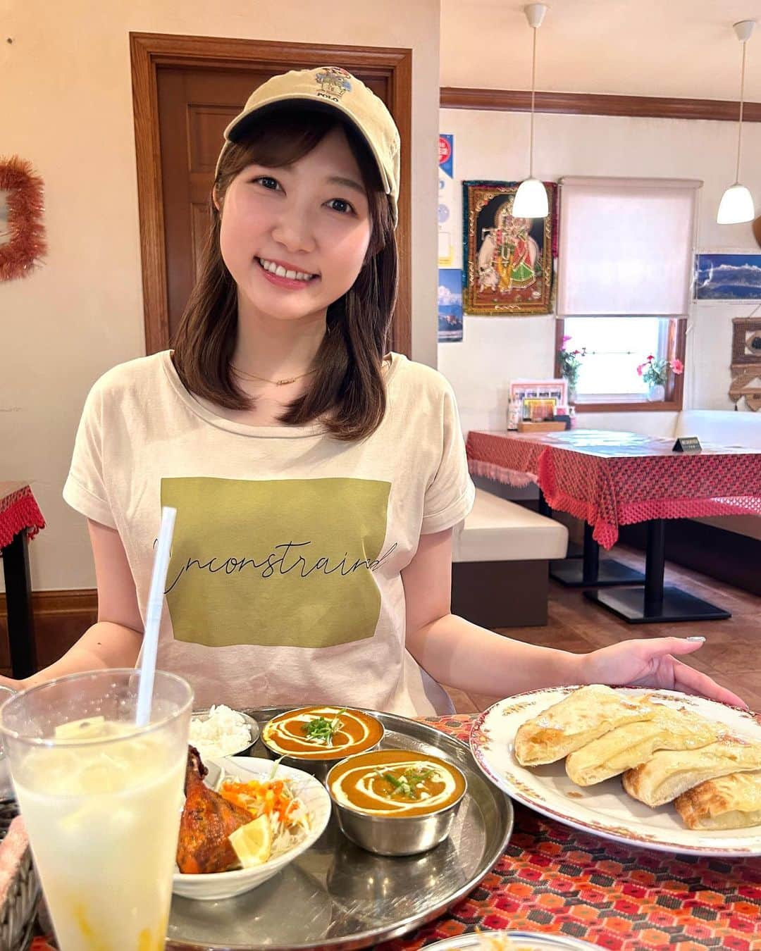 山﨑加奈のインスタグラム：「・ 半年に1回ぐらいでくる、カレー食べたい欲を満たしてきた🍛🌈 ・ #チーズナン  #プラス300円  #おないぱ🐷」