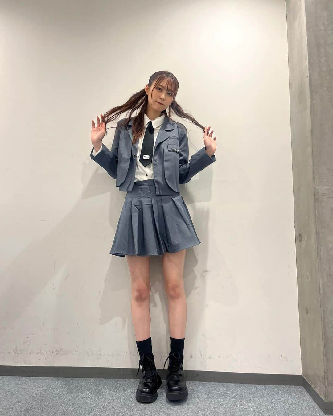 藤田愛理さんのインスタグラム写真 - (藤田愛理Instagram)「・ 久しぶりの制服〜🩶 「恋は月曜日」いっぱい聴いてね🫧 #制服#コスプレ#韓国」6月25日 20時21分 - airi_crownpop