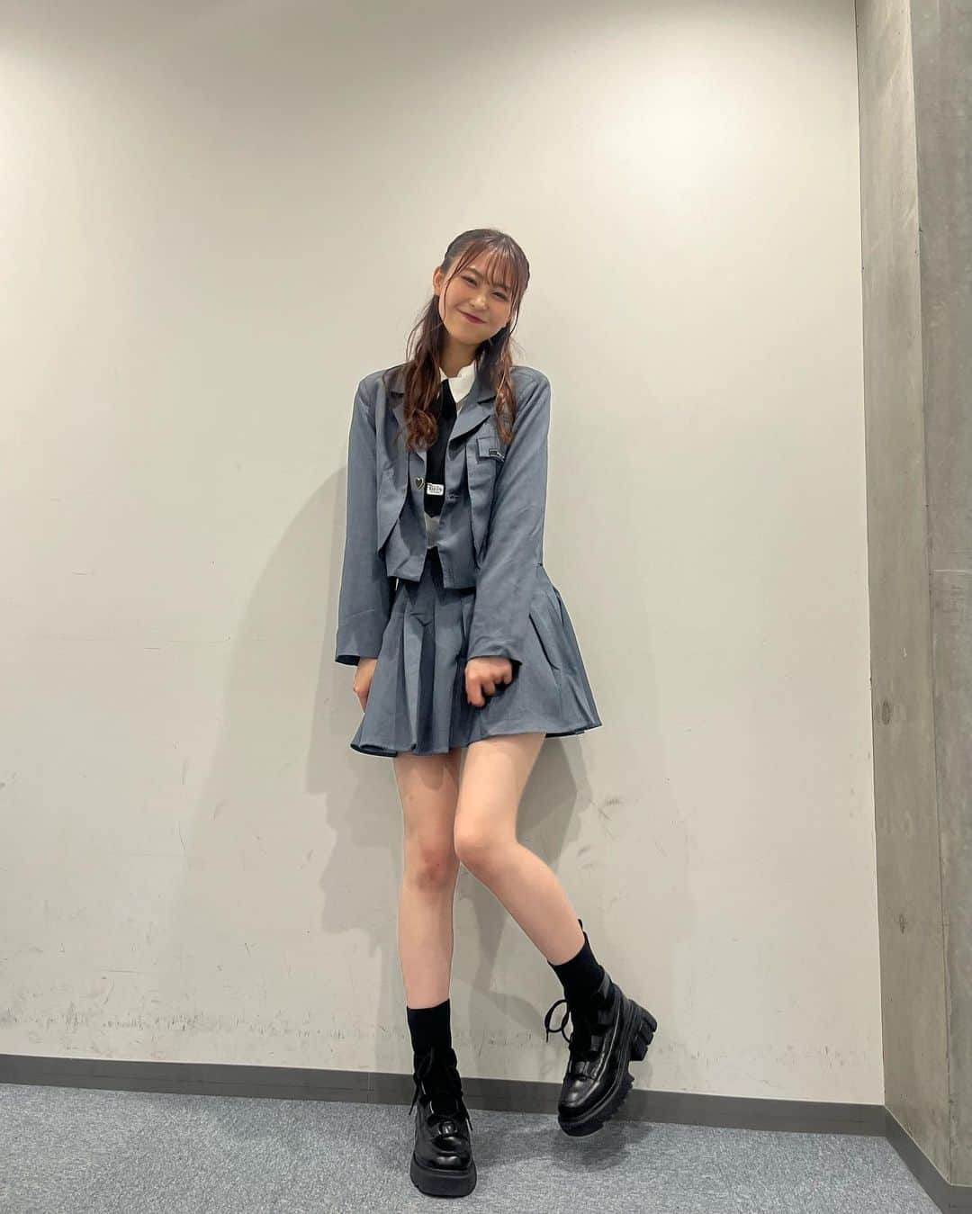 藤田愛理さんのインスタグラム写真 - (藤田愛理Instagram)「・ 久しぶりの制服〜🩶 「恋は月曜日」いっぱい聴いてね🫧 #制服#コスプレ#韓国」6月25日 20時21分 - airi_crownpop