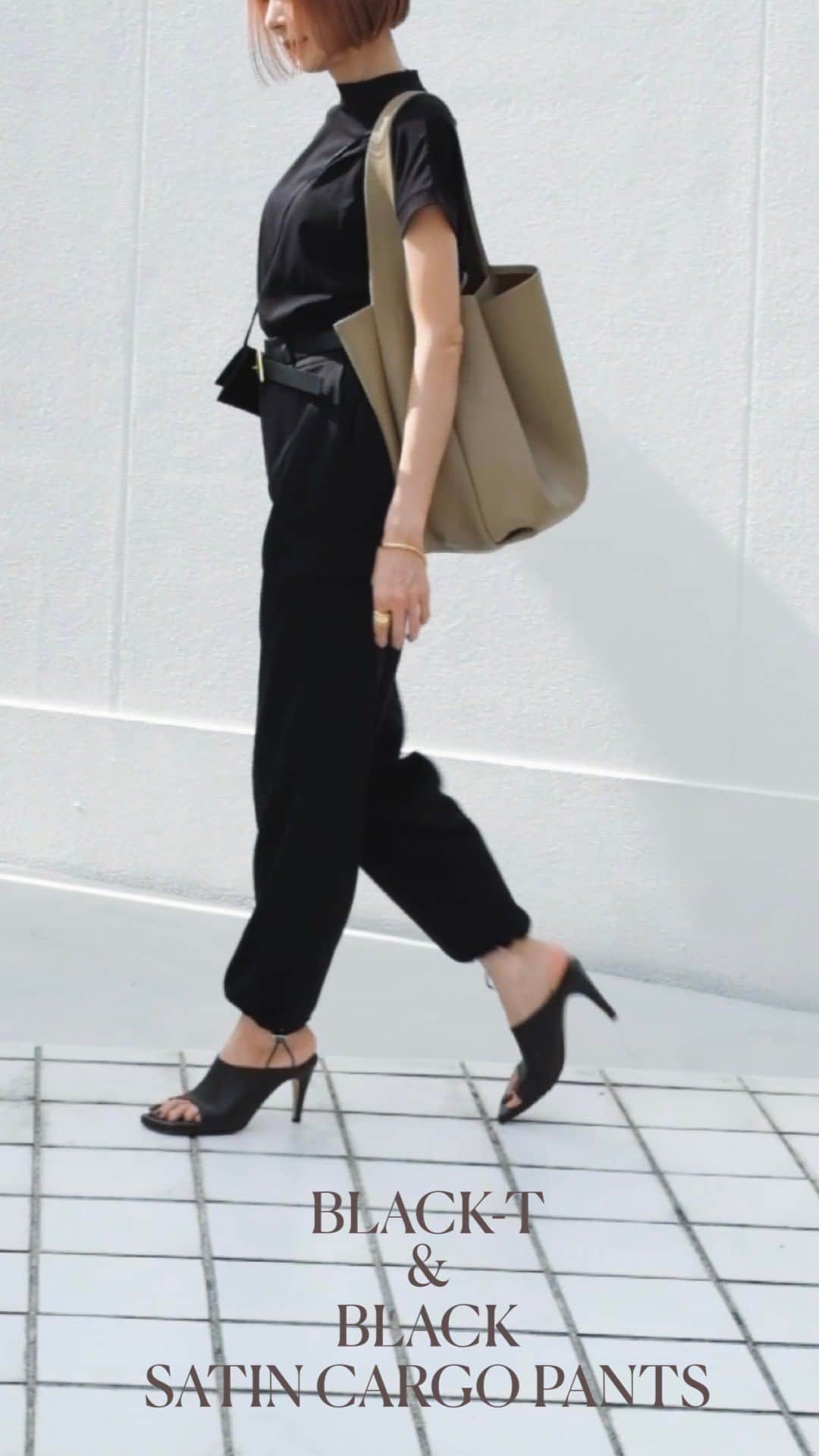 j.chikaのインスタグラム：「プチプラでオールインワン風coordinate🖤🖤 ⁡ 上下 Re:EDIT です🖤 ⁡ Tは首元の立ち上がりがちょうど良いモックネックと二の腕をカバーしてくれるフレンチスリーブが超タイプ♡ ⁡ カーゴパンツはサラサラで涼しく穿ける サテンの艶感も品があって好き♡ ⁡ どちらもプチプラと思えないよ👏🏻😍 ⁡ ⁡ ⁡ @reedit_official @yukiko_kh #reedit#black#cargopants#coordinate#ootd#リエディ#リエディスタ#ブラックコーデ#プチプラコーデ#フレンチスリーブ#カーゴパンツ#サテンパンツ#Tシャツコーデ#40代コーデ#50代コーデ#jマダムのおしゃれ」